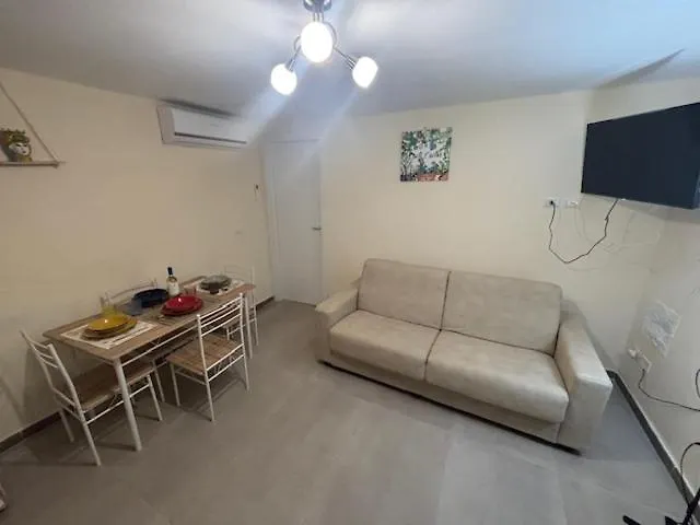 Donna Tina Lägenhet Catania